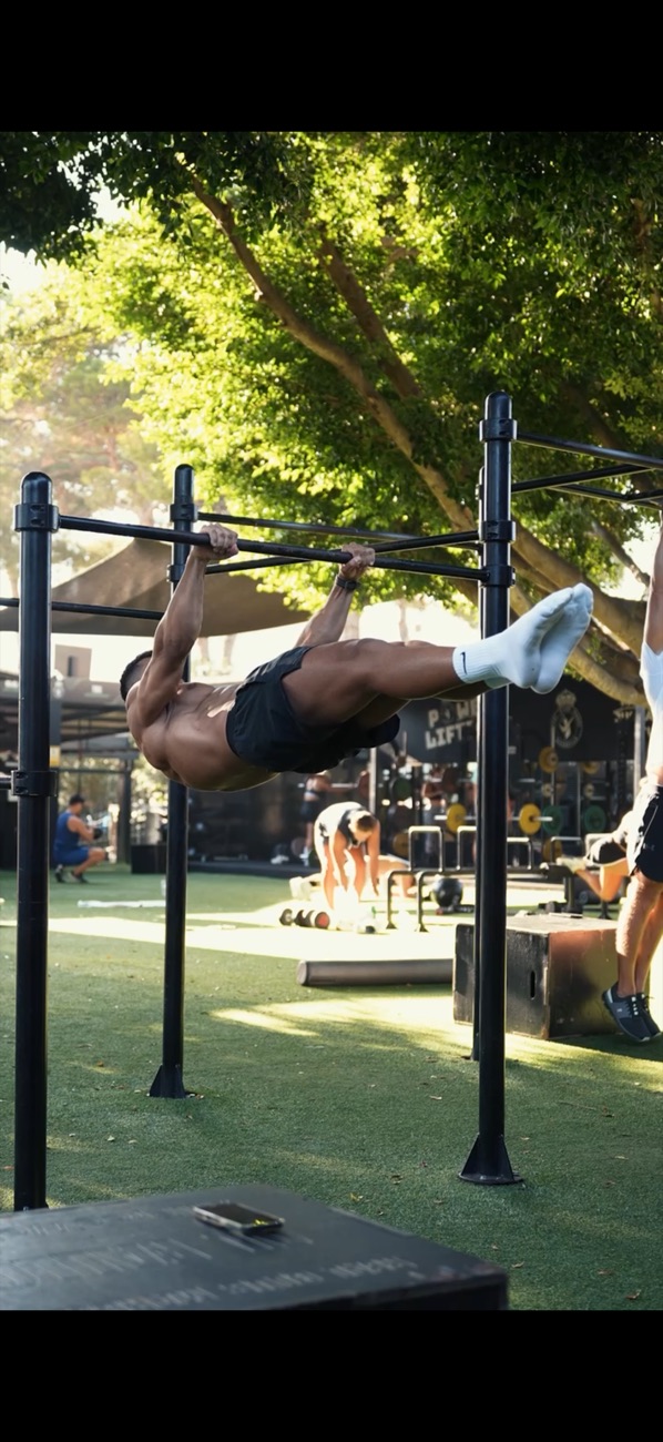 Ismael Rachidi haciendo front lever